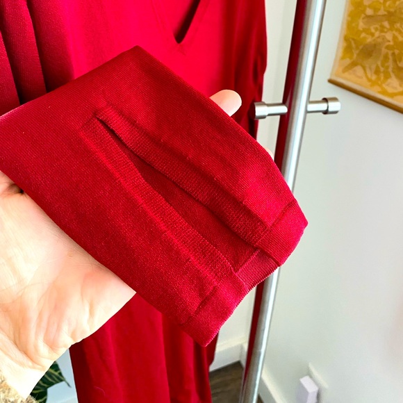 Lolë red Sweater dress. Slit sleeve details. - Picture 3 of 3
